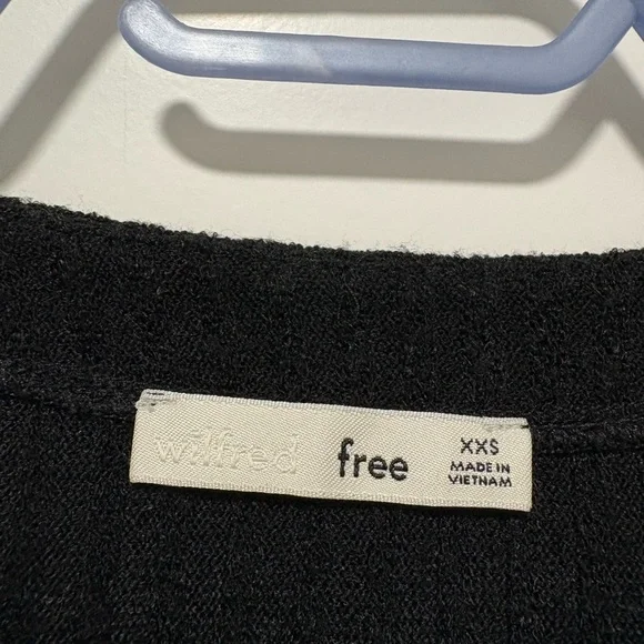 Wilfred Black Ribbed Mother of Pearl Button-Down Top - Picture 3 of 5